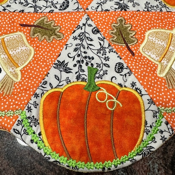 Handmade quilted fall tabletop decoration - Picture 3 of 5